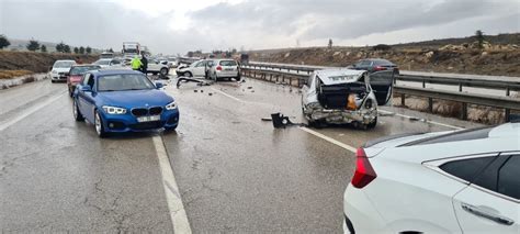 A­n­k­a­r­a­­d­a­ ­t­r­a­f­i­k­ ­k­a­z­a­s­ı­:­ ­4­ ­y­a­r­a­l­ı­